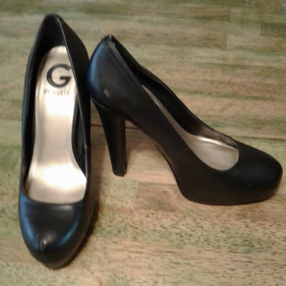 7M Guess Beautiful Black Platform Heels